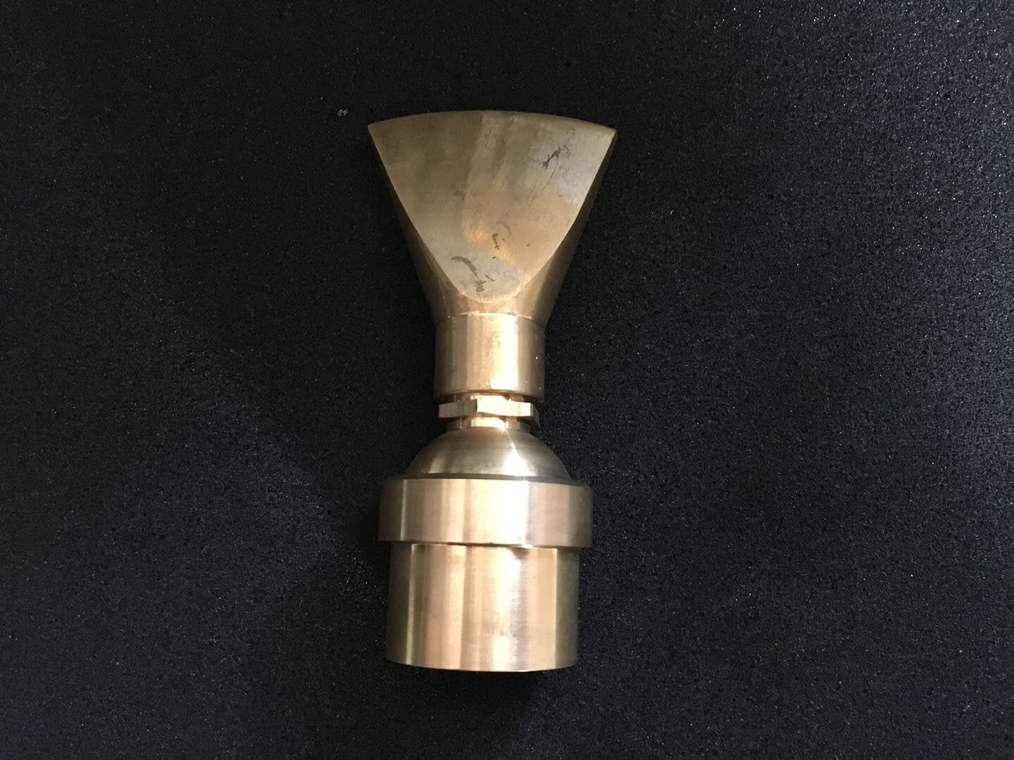 扁嘴音樂(lè)噴泉噴頭設(shè)備圖片